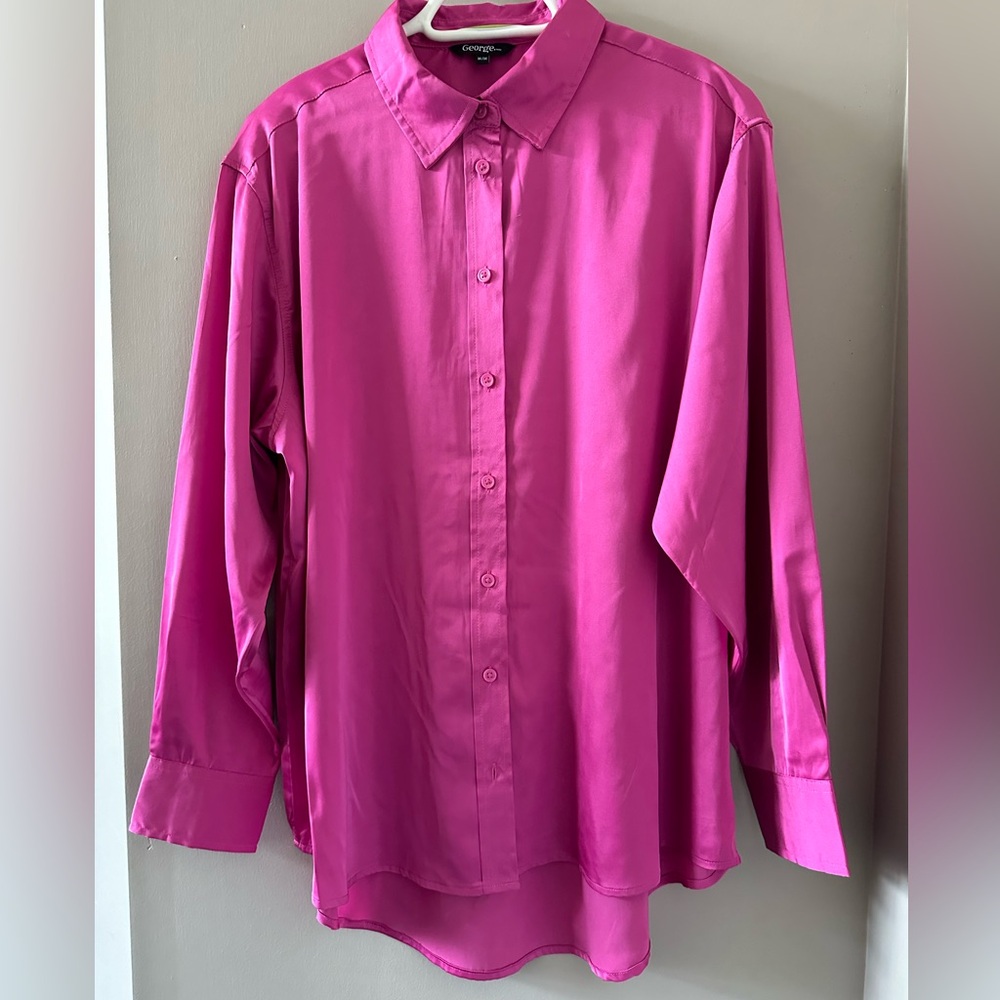 🛍️3/$15 - Women’s Oversized Pink Satin Button Down NWOT